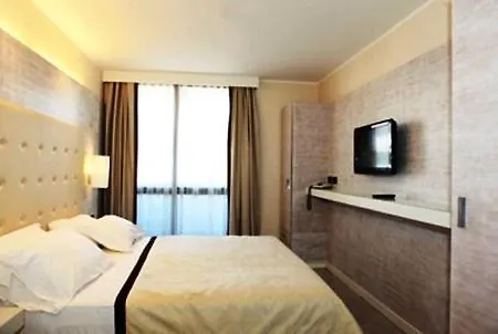 San Carlo 4* 利尼亚诺萨比亚多罗