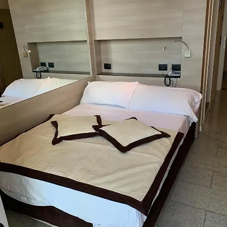 San Carlo 4* 利尼亚诺萨比亚多罗